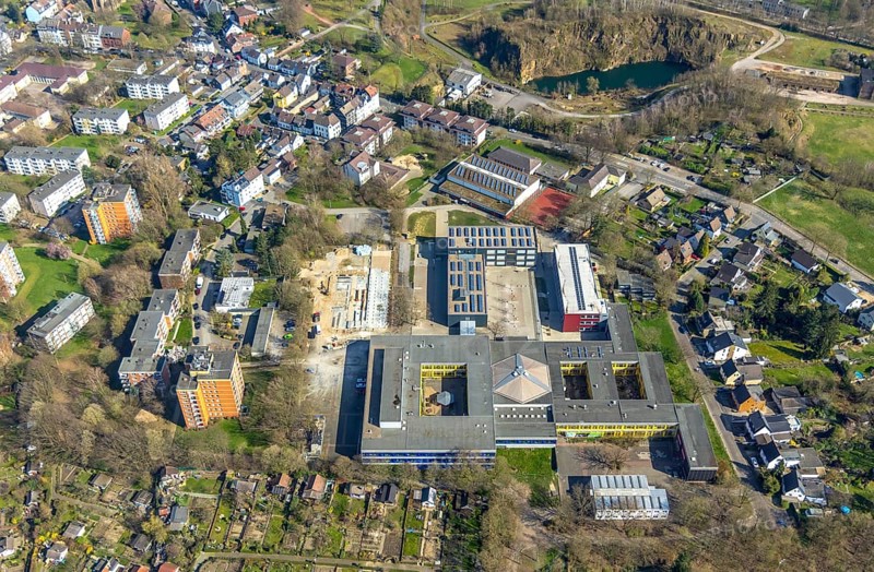 Aerial view, Broich school centre, Broich grammar school, Broich municipal secondary school, demolition and new construction of school buildings, Linksruhr, Mülheim an der Ruhr, Ruhr area, North Rhine-Westphalia, Germany, Mülheim, an, der, Ruhr, DE, Europe, birds-eyes, view, aerial photograph, aerial photography, aerial photography, overview, overview, bird's eye view, education, pupils, college, training, school year, homework, class, year group, education, pedagogy