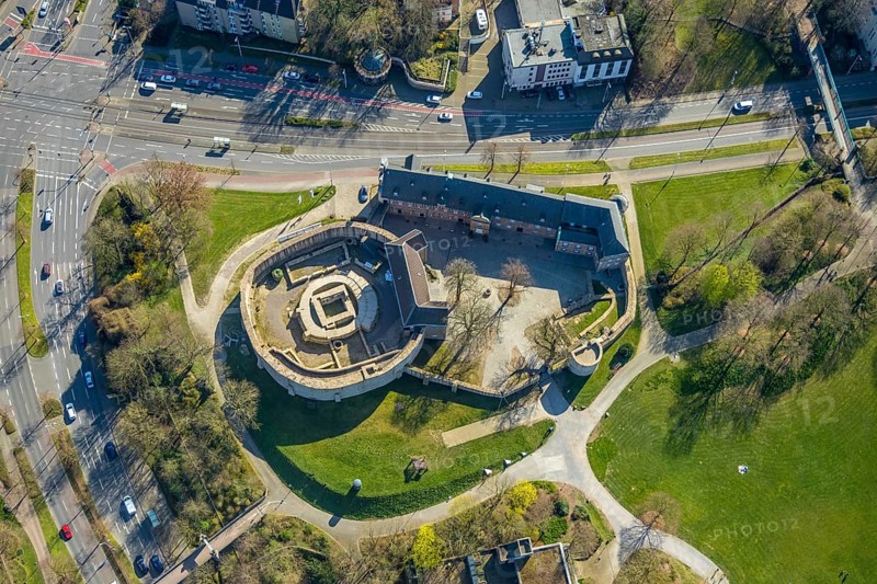 Aerial photo, Broich Castle, left, Ruhr, perpendicular, view, Mülheim an der Ruhr, Ruhr area, North Rhine-Westphalia, Germany, Mülheim, an, der, Ruhr, DE, Europe, birds-eyes, view, aerial photography, aerial photography, overview, overview, bird's eye view, sight, historical, building