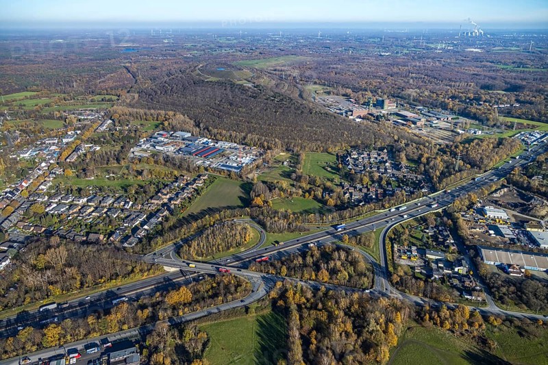 Aerial view, industrial estate Im Venn, Sterkrader Venn, motorway A2 junction Oberhausen-Königshtardt, Königshtardt, Oberhausen, Ruhr area, North Rhine-Westphalia, Germany, motorway A2, motorway junction, DE, Europe, distant view, commercial enterprises, commercial area, commercial area, commercial park, commercial location, commercial use, autumn colours, industrial area, industrial building, industrial location, Kasper Bau, aerial view, aerial photography, aerial photography, overview, Venngraben, bird's-eye view, birds-eyes view, overview