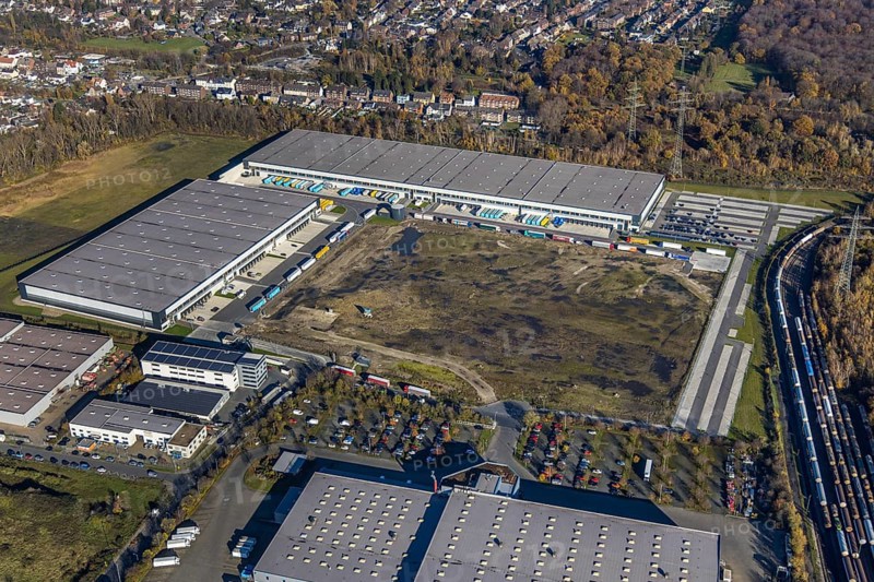 Aerial view, industrial estate Im Lekkerland, Geodis Logistik, Lekkerland, SEGRO Logistics Park, Waldteich, Holten, Oberhausen, Ruhr area, North Rhine-Westphalia, Germany, DE, Europe, commercial enterprises, commercial area, industrial estate, commercial park, commercial location, commercial use, freight transport, industrial area, industrial building, industrial site, logistics, logistics service, logistics service provider, logistics provider, logistics centre, aerial view, aerial photography, aerial photography, freight forwarding, transport, transport service, overview, bird's eye view, birds-eyes view, im Lekkerland, overview