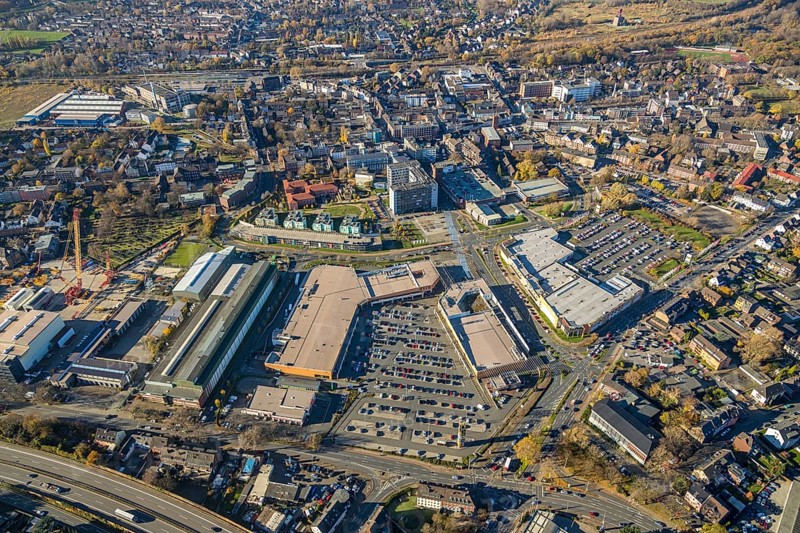 Aerial view, Sterkrader Tor Oberhausen shopping centre, Deer-Center, Sterkrade Mitte, Oberhausen, Ruhr area, North Rhine-Westphalia, Germany, Bahnhofstraße, DE, shopping, shopping centre, shopping mall, shopping markets, shopping place, shopping centre, Europe, aerial view, aerial photography, aerial photography, parking, shopping, shopping centre, overview, bird's eye view, birds-eyes view, overview
