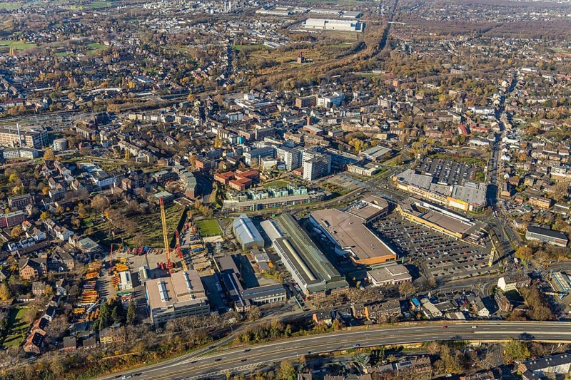 Aerial view, Sterkrader Tor Oberhausen shopping centre, Deer-Center, Sterkrade Mitte, Oberhausen, Ruhr area, North Rhine-Westphalia, Germany, Bahnhofstraße, DE, shopping, shopping centre, shopping mall, shopping markets, shopping place, shopping centre, Europe, aerial view, aerial photography, aerial photography, parking, shopping, shopping centre, overview, bird's eye view, birds-eyes view, overview