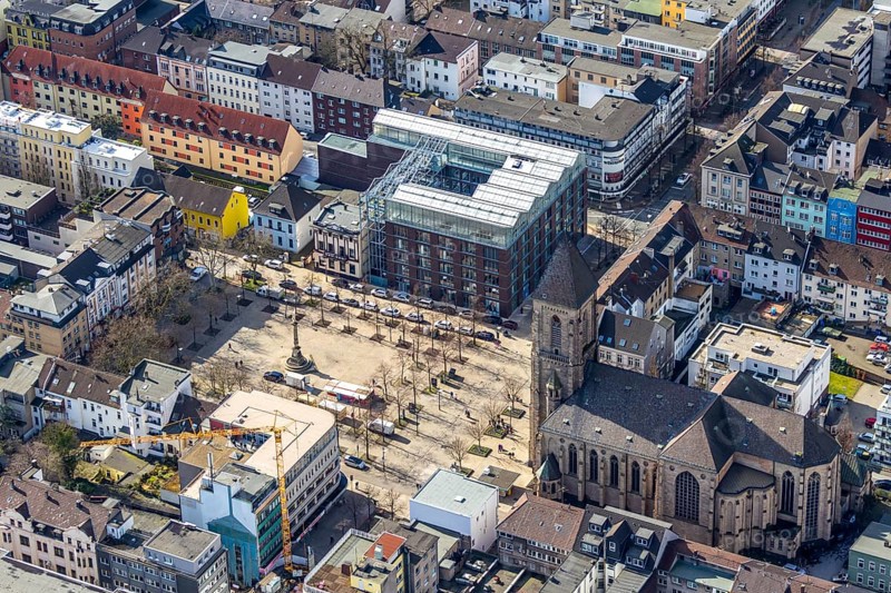 Aerial view, Altmarkt, Job Centre with rooftop greenhouse, Catholic Church at Altmarkt, Victory Column, Oberhausen, Ruhr area, North Rhine-Westphalia, Germany, employment office, authority, DE, monument, Europe, war memorial, aerial view, aerial photography, aerial photography, market place, sight, Victory Column Oberhausen, overview, bird's-eye view, historical, overview
