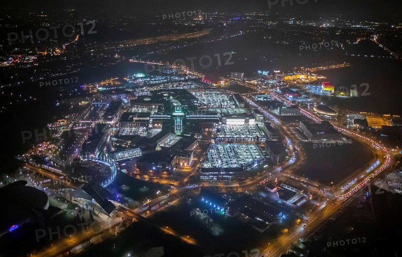 Aerial view, Centro shopping centre, Oberhausen-Neue Mitte, arcade, play station, CentrO-Promenade, night shot, Bermensfeld, Oberhausen, Ruhr area, North Rhine-Westphalia, Germany, DEU, Europe, birds-eyes view, aerial photography, aerial photography, overview, overview, bird's eye view, nightshot, night, night flight
