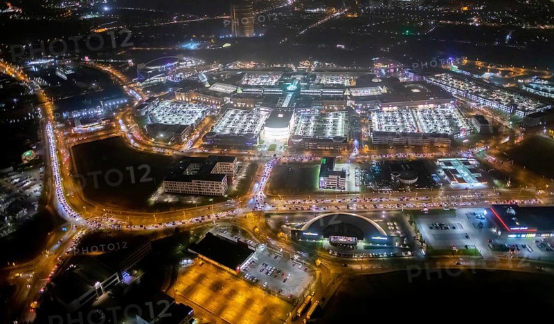 Aerial view, Centro shopping centre, Oberhausen-Neue Mitte, arcade, play station, CentrO-Promenade, night shot, Bermensfeld, Oberhausen, Ruhr area, North Rhine-Westphalia, Germany, DEU, Europe, birds-eyes view, aerial photography, aerial photography, overview, overview, bird's eye view, nightshot, night, night flight