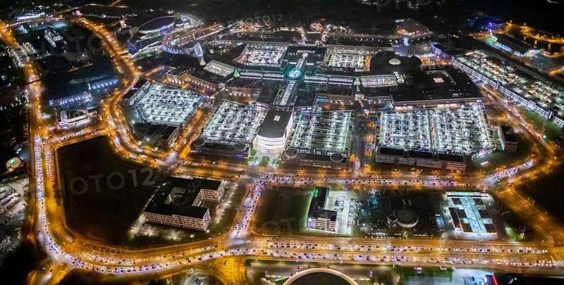 Aerial view, Centro shopping centre, Oberhausen-Neue Mitte, arcade, play station, CentrO-Promenade, night shot, Bermensfeld, Oberhausen, Ruhr area, North Rhine-Westphalia, Germany, DEU, Europe, birds-eyes view, aerial photography, aerial photography, overview, overview, bird's eye view, nightshot, night, night flight