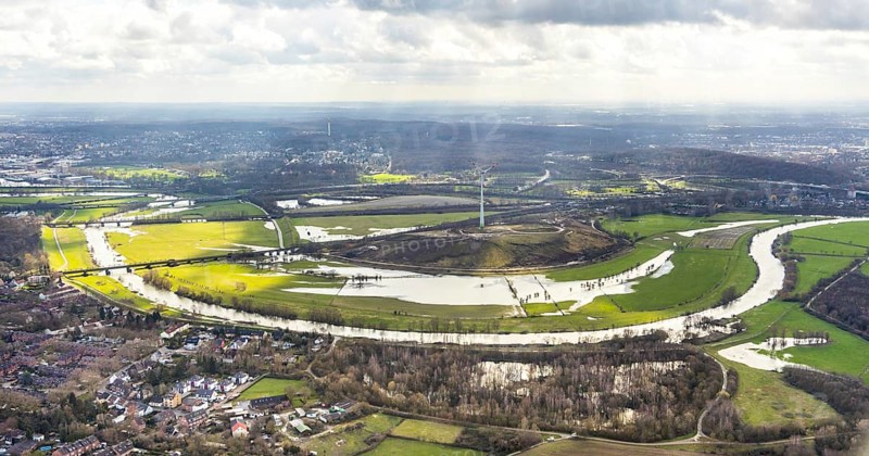 Aerial view, Styrumer Ruhrbogen, landfill Kolkerhofweg, city triangle Duisburg-Oberhausen-Mülheim, river Ruhr, left Ruhr, Mülheim an der Ruhr, Ruhr area, North Rhine-Westphalia, Germany, bridge over the Ruhr, DE, railway bridge, Europe, distant view, flood, aerial view, aerial photography, aerial photography, Ruhraue, Ruhrtalradweg, Ruhrufer, Speldorfer Straße, overview, bird's-eye view, wind power, wind turbines, birds-eyes view, overview, flooding