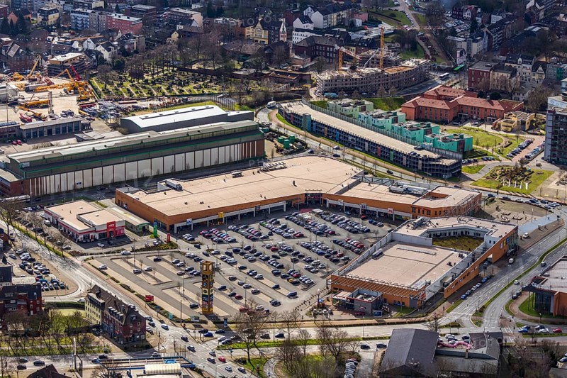 Aerial view, Sterkrader Tor shopping centre, Gute Hoffnung housing estate, Reinholf-Krohn-Park, car park Technisches Rathaus, construction site new building Steinbrinkstraße Eugen-Zur-Nieden-Ring, Sterkrade, Oberhausen, Ruhr area, North Rhine-Westphalia, Germany, Bahnhofstraße, construction work, construction area, building site, building plots, construction, construction project, construction site, DE, shopping, shopping centre, shopping mall, shopping markets, shopping place, shopping centre, Europe, capacity requirement, aerial view, aerial photography, aerial photography, local supply centre, new building, shopping, overview, bird's-eye view, overview