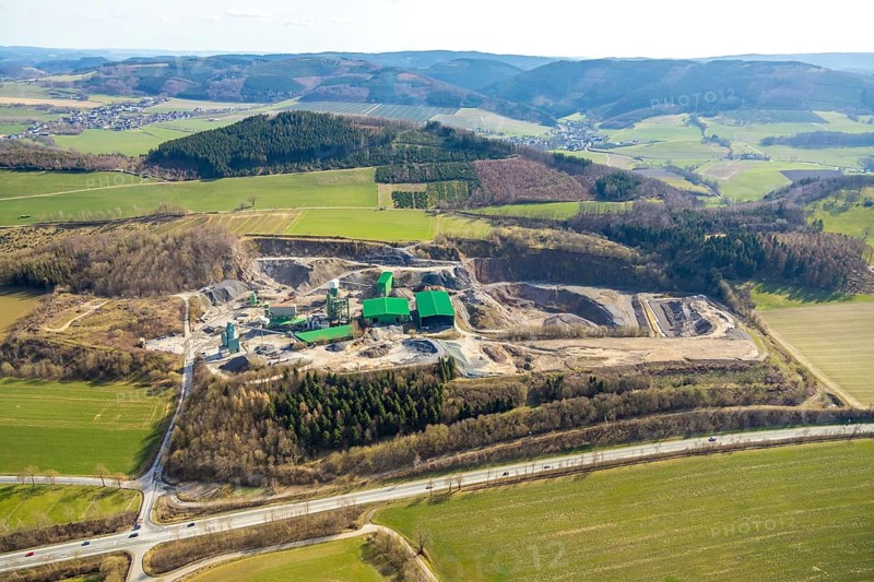 Aerial photo, Rudolf Hilgenroth Straßenbaustoffe und Transportbeton, quarry, Sundern, Sauerland, North Rhine-Westphalia, Germany, DE, Europe, aerial photo, aerial photography, aerial photography, overview, bird's-eye view, birds-eyes, view, overview, industry, production, building materials, road construction, concrete
