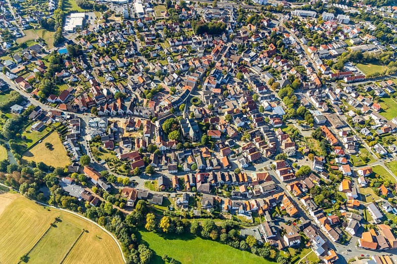Aerial view, local view, parish church St. Marien, Steinheim, OWL, Ostwestfalen-Lippe, East Westphalia, North Rhine-Westphalia, Germany, place of worship, DE, Europe, religious community, place of worship, property tax, holy place, real estate, church, parish, denomination, aerial view, aerial photography, aerial photography, OWL book, OWL book, religion, religious site, townscape, urban area, overview, bird's-eye view, housing estate, housing and living, residential area, residential buildings, residential quality, residential neighbourhood, housing estate, birds-eyes view, overview