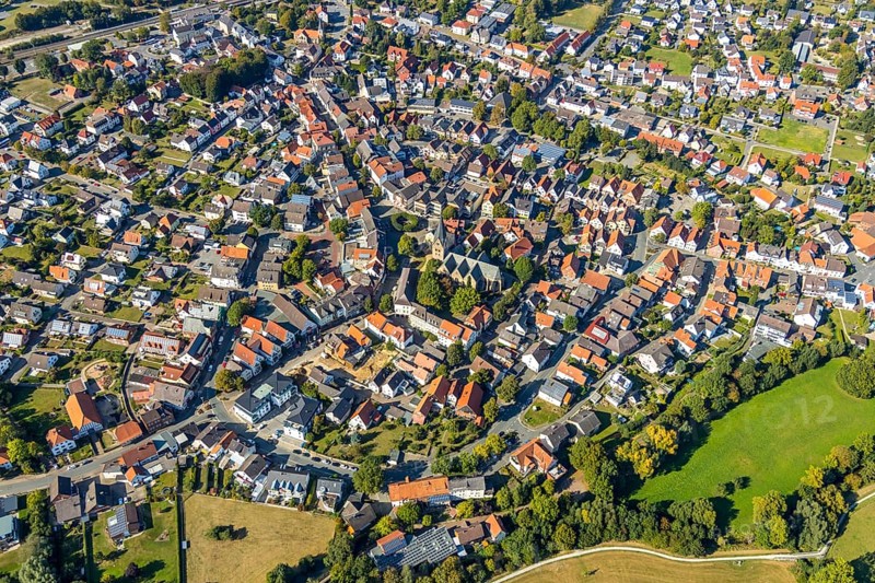 Aerial view, local view, parish church St. Marien, Steinheim, OWL, Ostwestfalen-Lippe, East Westphalia, North Rhine-Westphalia, Germany, place of worship, DE, Europe, religious community, place of worship, property tax, holy place, real estate, church, parish, denomination, aerial view, aerial photography, aerial photography, OWL book, OWL book, religion, religious site, townscape, urban area, overview, bird's-eye view, housing estate, housing and living, residential area, residential buildings, residential quality, residential neighbourhood, housing estate, birds-eyes view, overview