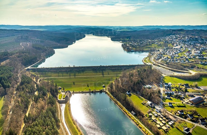Aerial view, Talsperee Sorpesee, Sperrmauer Sorpesee, Ausgleichsweiher, Langscheid, Sundern, Sauerland, North Rhine-Westphalia, Germany, DE, Europe, aerial view, aerial photography, aerial photography, overview, bird's-eye view, birds-eyes, view, overview, drinking water, water supply, leisure, recreation, nature, water, swimming, boats, shipping, ships, recreation, holidays, waters, reservoir