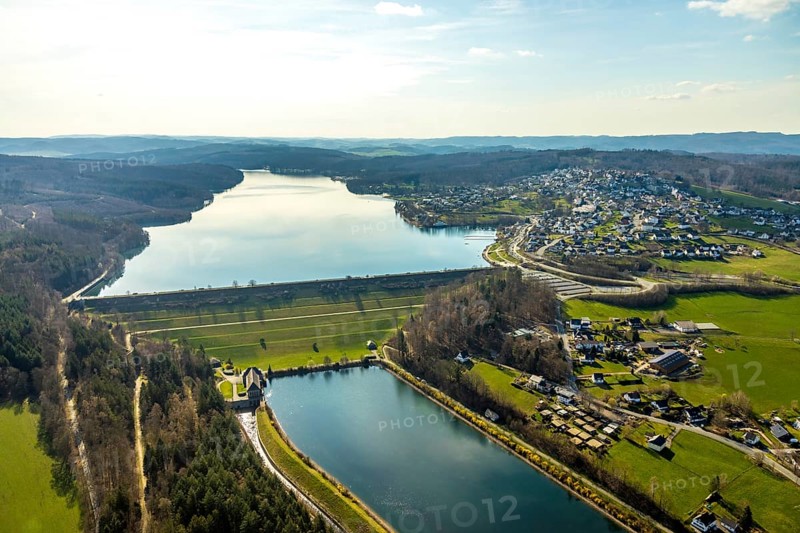 Aerial view, Talsperee Sorpesee, Sperrmauer Sorpesee, Ausgleichsweiher, Langscheid, Sundern, Sauerland, North Rhine-Westphalia, Germany, DE, Europe, aerial view, aerial photography, aerial photography, overview, bird's-eye view, birds-eyes, view, overview, drinking water, water supply, leisure, recreation, nature, water, swimming, boats, shipping, ships, recreation, holidays, waters, reservoir