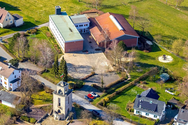 Aerial view, observation tower memorial architect Heinrich Verfuß, primary school Freie Schule am See, Langscheid, Sundern, Sauerland, North Rhine-Westphalia, Germany, DE, Europe, aerial view, aerial photography, aerial photography, overview, bird's-eye view, birds-eyes, view, overview, education, pupils, college, education, school year, homework, class, year group, education, pedagogy, memorial, fallen