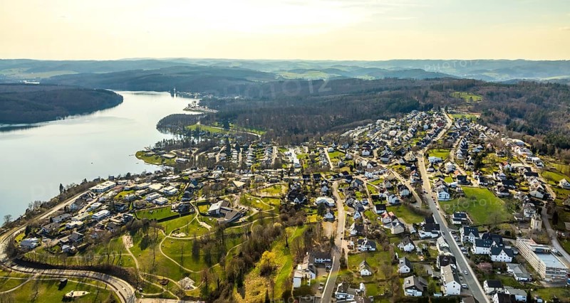 Aerial view, overview Langscheid, Sorpesee, Langscheid, Sundern, Sauerland, North Rhine-Westphalia, Germany, DE, Europe, aerial view, aerial photography, aerial photography, overview, bird's-eye view, birds-eyes, view, overview, drinking water, water supply, leisure, recreation, nature, reservoir, water, swimming, boats, shipping, ships, recreation