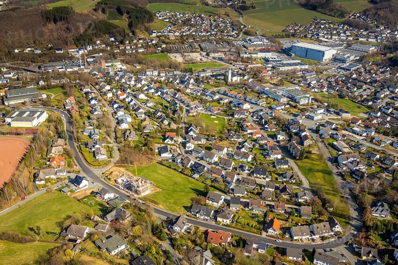 Aerial photo, housing estate, single-family houses, Sundern, Sauerland, North Rhine-Westphalia, Germany, DE, Beluga (sturgeon), Europe, aerial photography, aerial photography, overview, bird's-eye view, view, overview, living, flat, houses, residential buildings, settlement