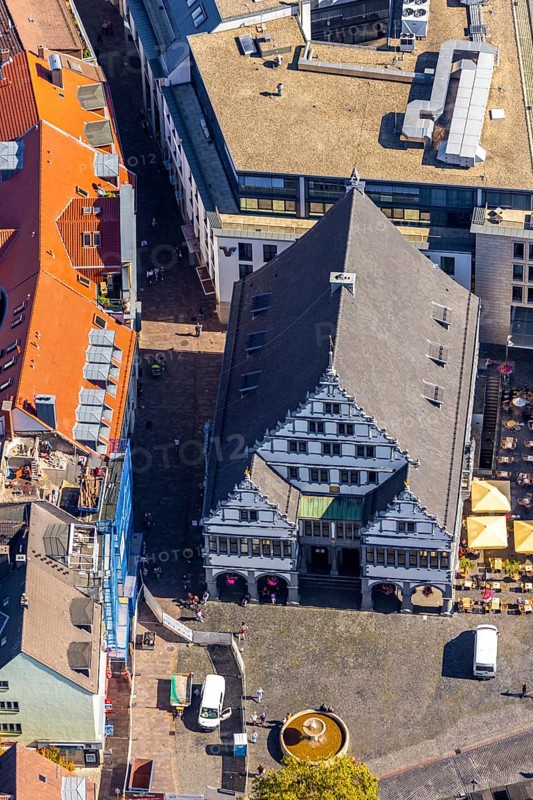 Aerial view, town hall, town hall square, town hall fountain, Paderborn, Ostwestfalen-Lippe, OWL, North Rhine-Westphalia, Germany, distance rule, outdoor catering, authority, fountain, corona crisis, corona measures, corona virus, DE, Europe, restaurant, gastronomy, aerial photograph, aerial photography, aerial photography, OWL book, OWL book, East Westphalia, restaurant, parasols, city administration, overview, bird's eye view, Weser Renaissance, birds-eyes view, overview