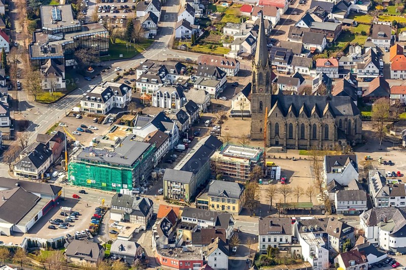 Aerial view, St. Pankratius Catholic parish church, Warstein town hall, construction site for town hall extension on market square, new cathedral block on Dieplohstraße, North Rhine-Westphalia, Germany