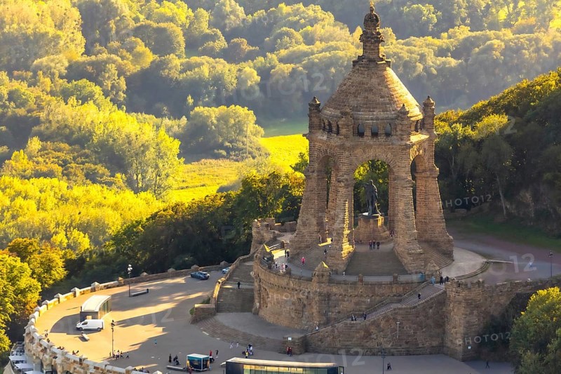 Aerial photograph, Kaiser Wilhelm Monument, Barkhausen, Porta Westfalica, OWL, Ostwestfalen-Lippe, East Westphalia, North Rhine-Westphalia, Germany, DE, monument, Europe, imperial statue, aerial photograph, aerial photography, aerial photography, national monument, OWL book, OWLBuch, Ringterrasse, sight, late Wilhelminianism, street of monuments, Tor tor to Westphalia, overview, bird's-eye view, landmark, forest, forest area, Weser breakthrough, Wiehengebirge, Wittekindsberg, birds-eyes view, overview