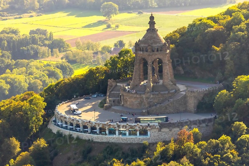 Aerial photograph, Kaiser Wilhelm Monument, Barkhausen, Porta Westfalica, OWL, Ostwestfalen-Lippe, East Westphalia, North Rhine-Westphalia, Germany, DE, monument, Europe, imperial statue, aerial photograph, aerial photography, aerial photography, national monument, OWL book, OWLBuch, Ringterrasse, sight, late Wilhelminianism, street of monuments, Tor tor to Westphalia, overview, bird's-eye view, landmark, forest, forest area, Weser breakthrough, Wiehengebirge, Wittekindsberg, birds-eyes view, overview