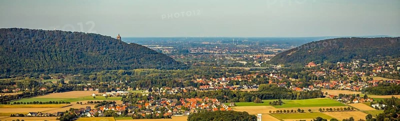 Aerial photograph, Kaiser Wilhelm Monument, Barkhausen, Porta Westfalica, OWL, Ostwestfalen-Lippe, East Westphalia, North Rhine-Westphalia, Germany, DE, monument, Europe, Kaiser statue, aerial photograph, aerial photography, aerial photography, national monument, OWL book, OWLBuch, sight, late Wilhelmine, road of monuments, Tor tor to Westphalia, overview, bird's-eye view, landmark, forest, forest area, Weser breakthrough, Wiehengebirge, Wittekindsberg, birds-eyes view, overview