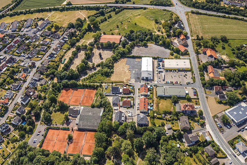 Aerial view, Tennis facility Ski-Club Werl, Werl rescue station, An Sanders Steinbruch, Construction site, Trinkgut Wohlrath e.K., Reit- u. Fahrverein Werl u. Umgebung e.V., Restaurant Wulfs alte Mühle, Werl, Soester Börde, North Rhine-Westphalia, Germany