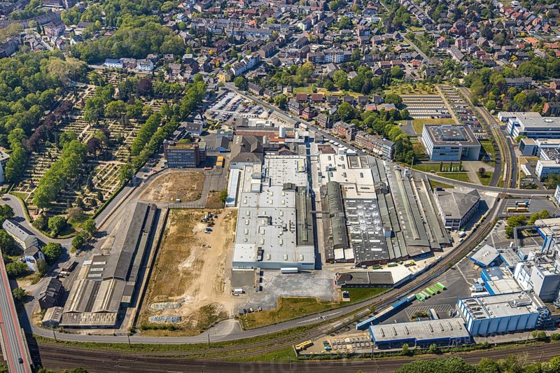 Aerial view, Geberit Keramik GmbH factory premises, Alter cemetery Wesel, Wesel, Ruhr area, Lower Rhine, North Rhine-Westphalia, Germany