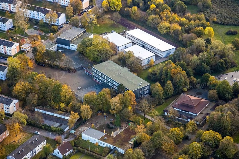 Aerial photo, Saarn school centre, comprehensive school, Berufskolleg Lehnerstraße, Saarn, Mülheim an der Ruhr, Ruhr area, North Rhine-Westphalia, Germany, education, educational institution, DE, Europe, college school, teaching institute, aerial photo, aerial photography, aerial photography, school, overview, bird's-eye view, overview