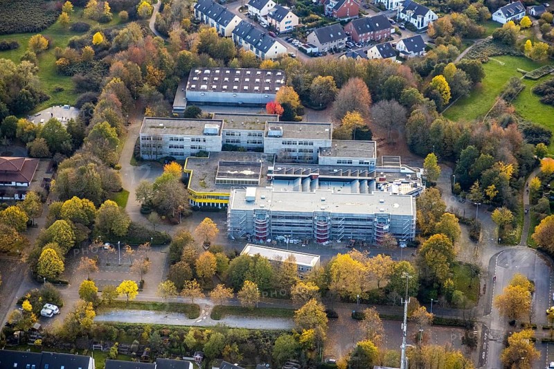 Aerial photo, Saarn school centre, comprehensive school, Berufskolleg Lehnerstraße, Saarn, Mülheim an der Ruhr, Ruhr area, North Rhine-Westphalia, Germany, education, educational institution, DE, Europe, college school, teaching institute, aerial photo, aerial photography, aerial photography, school, overview, bird's-eye view, overview