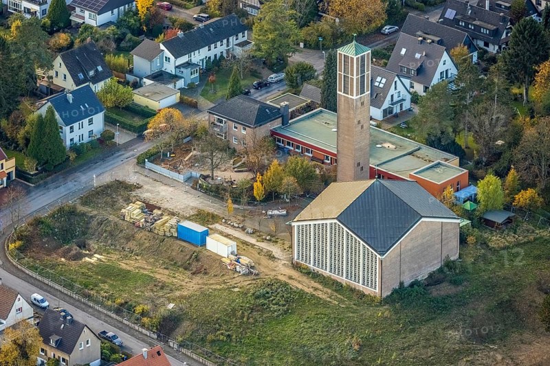 Aerial view, church and kindergarten Lindenhof, Saarn - West, Mülheim an der Ruhr, Ruhr area, North Rhine-Westphalia, Germany, place of worship, construction area, construction site, DE, Europe, religious community, place of worship, holy place, kindergarten, day care centre, day care centre, church, church community, day care centre, denomination, aerial view, aerial photography, aerial photography, religion, religious site, overview, bird's-eye view, Waldbleeke, birds-eyes view, overview