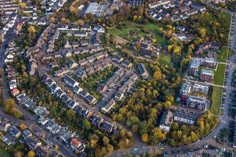 Aerial view, residential area, Saarn, Mülheim an der Ruhr, Ruhr area, North Rhine-Westphalia, Germany, DE, Europe, property tax, real estate, aerial view, aerial photography, aerial photography, overview, bird's-eye view, residential complex, living and living, residential buildings, residential quality, residential neighbourhood, housing estate, birds-eyes view, overview