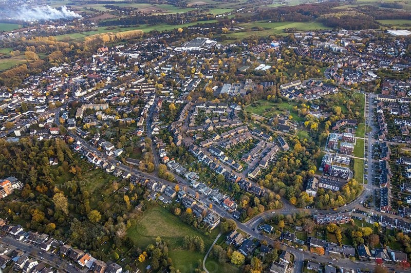 Aerial view, residential area, Saarn, Mülheim an der Ruhr, Ruhr area, North Rhine-Westphalia, Germany, DE, Europe, property tax, real estate, aerial view, aerial photography, aerial photography, overview, bird's-eye view, residential complex, living and living, residential buildings, residential quality, residential neighbourhood, housing estate, birds-eyes view, overview
