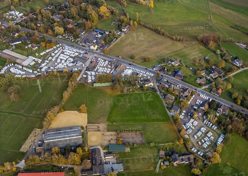 Aerial view, camping mile, caravan mile, company site motorhomes, Saarn, Mülheim an der Ruhr, Ruhr area, North Rhine-Westphalia, Germany, DE, Europe, commercial enterprises, commercial area, commercial park, commercial location, commercial use, industrial area, industrial building, industrial location, Kölner Straße 238, aerial view, aerial photography, aerial photography, Thrun Reisemobile GmbH, overview, bird's-eye view, WVG Caravan-Park Thrun, motorhomes, birds-eyes view, overview