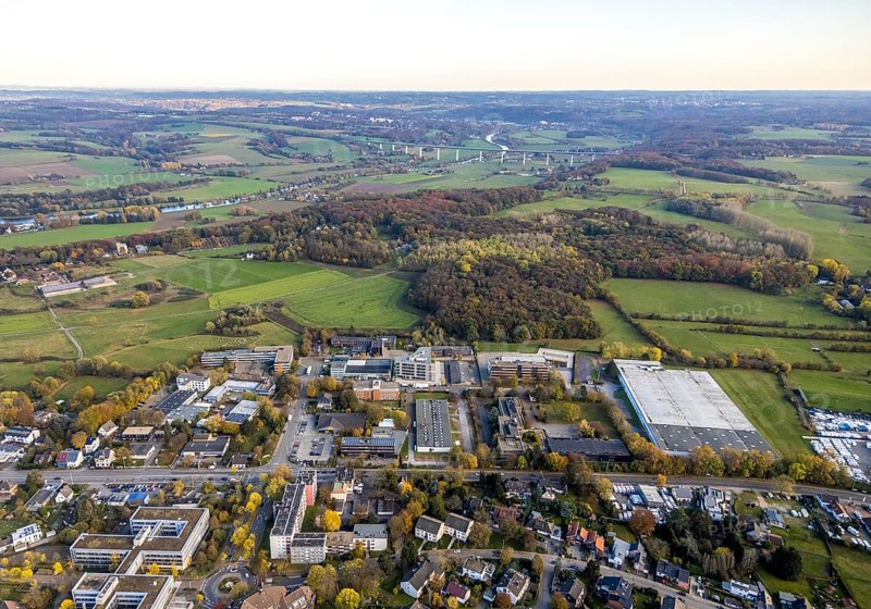 Aerial view, industrial area Solinger Straße, Kölner Straße, view to Mintarder Ruhrtalbrücke, Saarn, Mülheim an der Ruhr, Ruhr area, North Rhine-Westphalia, Germany, motorway A52, motorway bridge, bridge, DE, Europe, distant view, river Ruhr, aerial view, aerial photography, aerial photography, Ruhrbrücke, overview, bird's-eye view, forest, birds-eyes view, overview