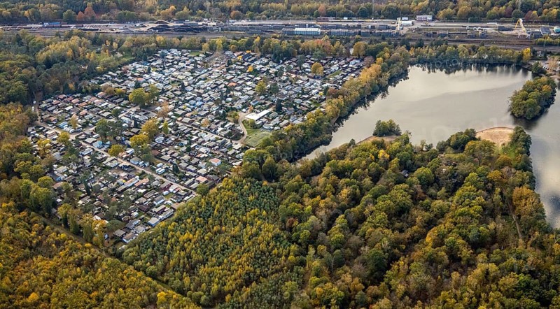 Aerial photo, leisure domicile Entenfangsee, Am Entenfang, permanent campers, permanent residences, Saarn - Süd, Mülheim an der Ruhr, Ruhr area, North Rhine-Westphalia, Germany, camping, camping facility, camping homes, camping mobile, camping site, DE, Entenfang settlement, Europe, leisure, hobby, aerial photography, aerial photography, aerial photography, overview, bird's-eye view, motorhome, caravan, birds-eyes view, overview