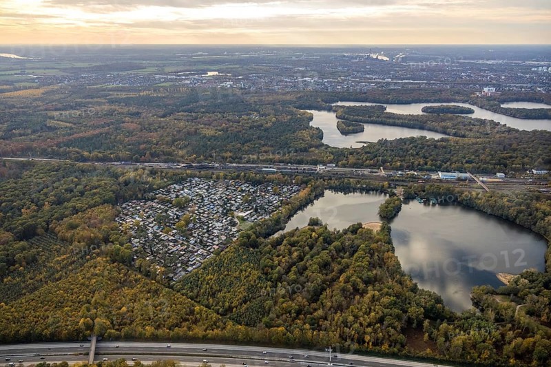 Aerial photo, leisure domicile Entenfangsee, Am Entenfang, permanent campers, permanent residences, Saarn - Süd, Mülheim an der Ruhr, Ruhr area, North Rhine-Westphalia, Germany, camping, camping facility, camping homes, camping mobile, camping site, DE, Entenfang settlement, Europe, leisure, hobby, aerial photography, aerial photography, aerial photography, overview, bird's-eye view, motorhome, caravan, birds-eyes view, overview