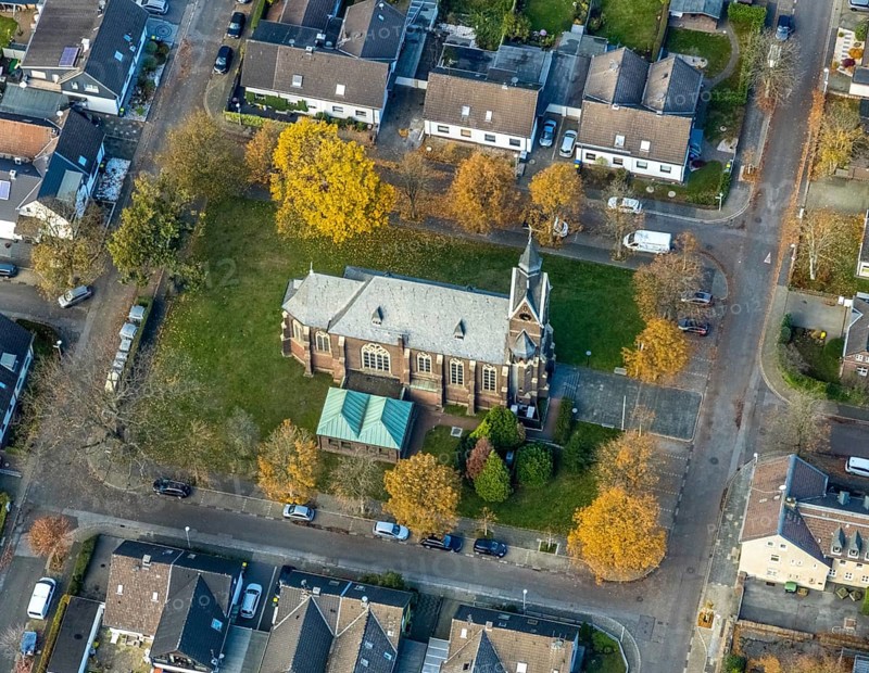 Aerial view, Church of St. Theresa of Avila, Saarn - South, Mülheim an der Ruhr, Ruhr area, North Rhine-Westphalia, Germany, place of worship, DE, Europe, religious community, place of worship, holy place, Karl-Forst-Straße, church, parish, denomination, aerial view, aerial photography, aerial photography, religion, religious site, overview, bird's-eye view, birds-eyes view, overview