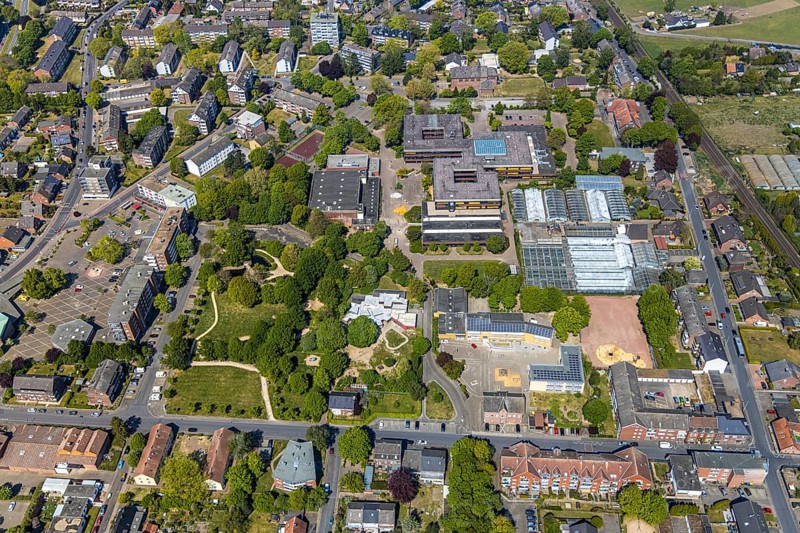 Aerial view, Berufskolleg Wesel, community primary school, Lackhausen, Wesel, Ruhr area, Lower Rhine, North Rhine-Westphalia, Germany