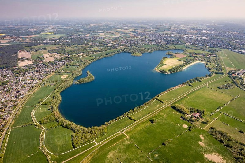 Aerial view, Auesee, Auesee lido, North lido, Wesel marina, meadows and fields, Wesel, Ruhr area, Lower Rhine, North Rhine-Westphalia, Germany