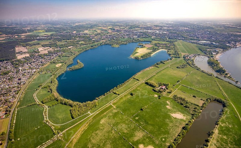 Aerial view, Auesee, Auesee lido, North lido, Wesel marina, meadows and fields, Wesel, Ruhr area, Lower Rhine, North Rhine-Westphalia, Germany