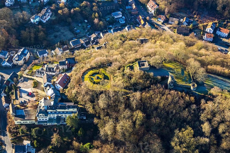 Aerial view, castle ruins of Volmarstein Castle, Volmarstein Castle Hotel, Volmarstein, Wetter, Ruhr area, North Rhine-Westphalia, Germany