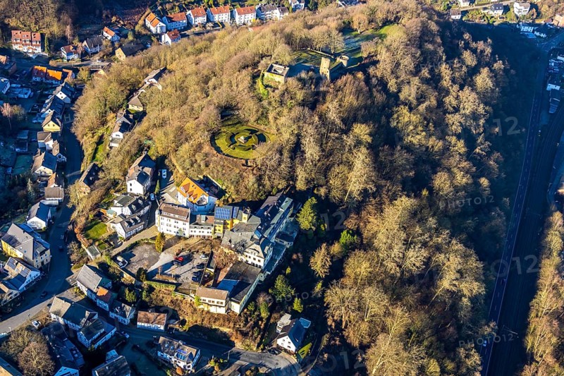 Aerial view, castle ruins of Volmarstein Castle, Volmarstein Castle Hotel, Volmarstein, Wetter, Ruhr area, North Rhine-Westphalia, Germany