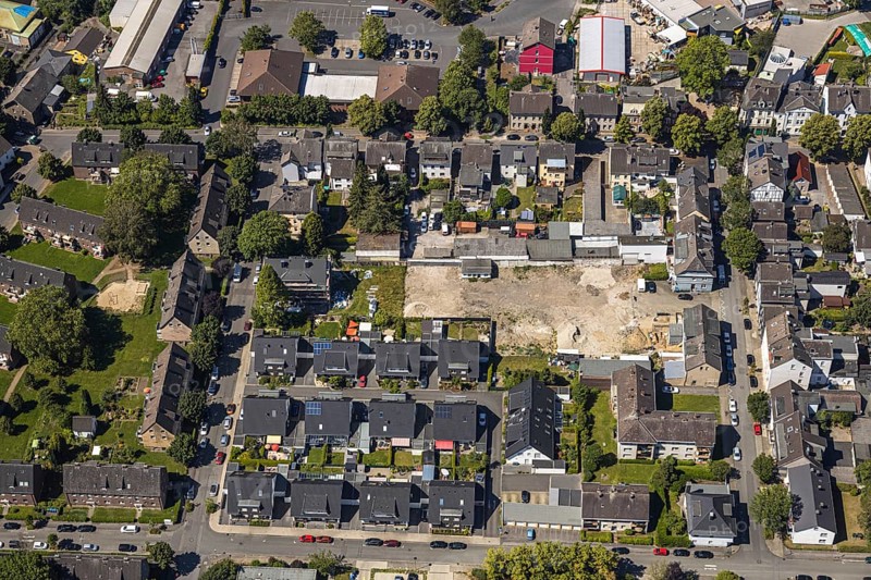 Aerial view, newly built residential buildings, area of former demolished buildings Heinrich-Kamp-Straße, Alt-Wetter, Wetter, Ruhr area, North Rhine-Westphalia, Germany