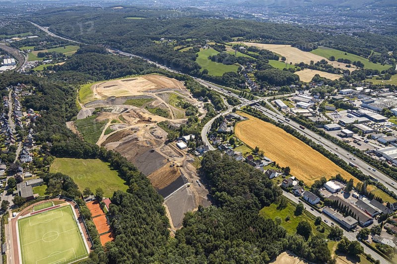Aerial view, Tinsberg Enerke landfill, SuS Volmarstein sports ground, TC Volmarstein tennis club, Grundschöttel, Wetter, Ruhr area, North Rhine-Westphalia, Germany