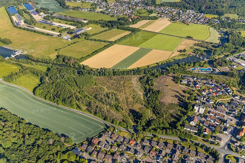 Aerial view, district Echthausen, Wasserwerke Westfalen GmbH, Im Ruhrfeld, river Ruhr, cross in a meadow, Wickede (Ruhr), North Rhine-Westphalia, Germany