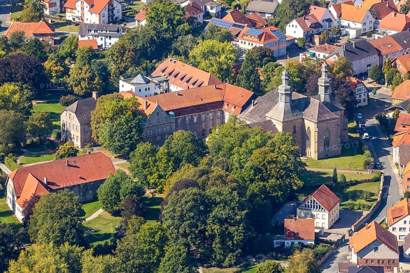 Aerial view, Willebadessen Monastery, St Vitus Parish Church, Castle Park, Willebadessen, OWL, East Westphalia-Lippe, East Westphalia, North Rhine-Westphalia, Germany