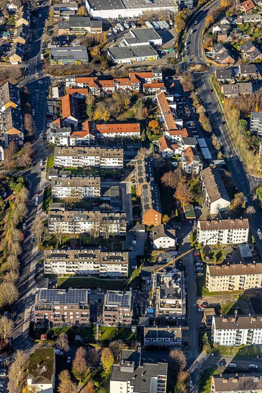 Aerial view, view of Neukirchen, Hochstraße, Andreas-Bräm-Straße, residential buildings, Neukirchen, Neukirchen-Vluyn, Ruhr area, North Rhine-Westphalia, Germany, construction work, construction, construction area, building site, building plots, construction project, construction site, burial site, DE, Europe, cemetery, memorial site, God's acre, property tax, graves, cemetery, real estate, aerial view, aerial photography, aerial photography, new construction, town view, terraced houses, resting place, townscape, overview, bird's-eye view, residential complex, housing and living, residential area, residential quality, residential neighbourhood, housing estate, birds-eyes view, overview