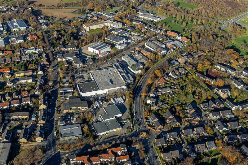 Aerial view, commercial area Oderstraße, Hochstraße, Andreas-Bräm-Straße, Neukirchen, Neukirchen-Vluyn, Ruhr area, North Rhine-Westphalia, Germany, burial ground, DE, Europe, cemetery, memorial, place of worship, land tax, graves, burial ground, real estate, aerial view, aerial photography, aerial photography, local view, terraced houses, resting place, townscape, overview, bird's-eye view, housing estate, housing and living, residential area, residential houses, housing quality, residential neighbourhood, housing estate, birds-eyes view, overview