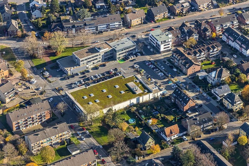 Aerial view, Edeka supermarket, Mozartstraße, Alte Rathausstraße, Andreas-Bräm-Haus, Neukirchener Erziehungsverein, Neukirchen, Neukirchen-Vluyn, Ruhr area, North Rhine-Westphalia, Germany, DE, shopping centre, shopping markets, shopping place, shopping mall, Europe, aerial view, aerial photography, aerial photography, local supply centre, shopping centre, supermarket, overview, bird's eye view, birds-eyes view, overview