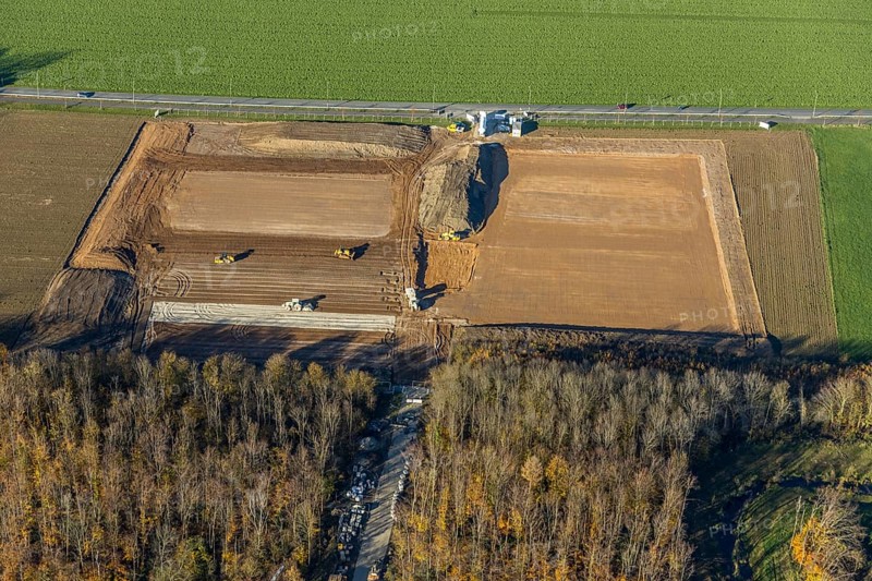 Aerial photo, construction site for sports field at the school centre, Tersteegenstraße, Neukirchen, Neukirchen-Vluyn, Ruhr area, North Rhine-Westphalia, Germany, construction work, construction, construction area, construction site, building plot, construction project, construction site, DE, Europe, artificial turf pitch, aerial photo, aerial photography, aerial photography, new construction, Lower Rhine, sports field, overview, bird's-eye view, overview